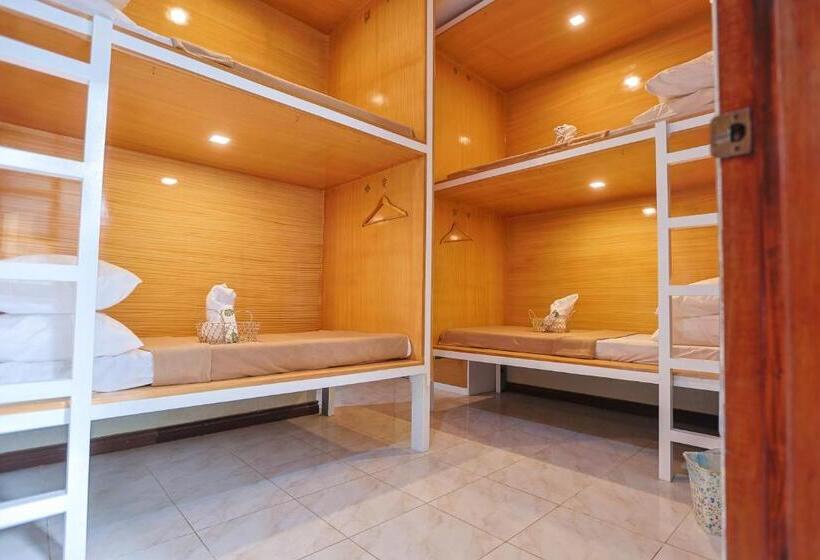 Pat in Cameră Comună, Tahan Hostel