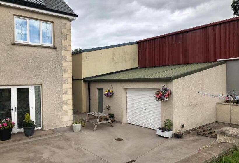 Номер Стандарт, Glendale House