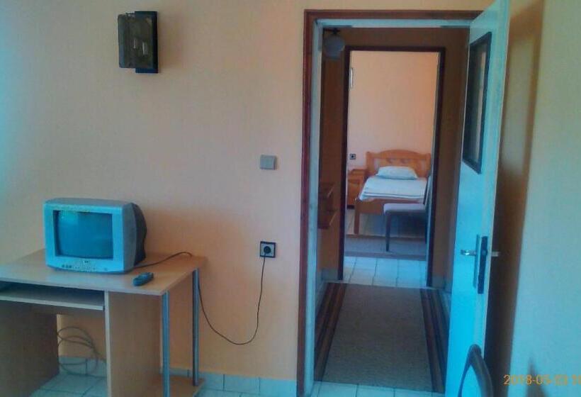 غرفة قياسية رباعية, Famili Hotel Barba Yani