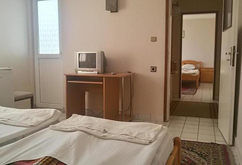 غرفة قياسية رباعية, Famili Hotel Barba Yani