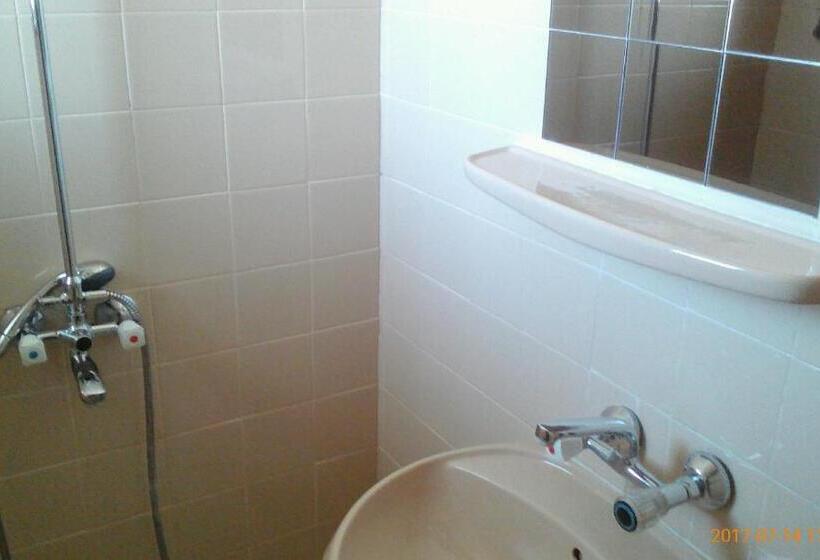 غرفة قياسية رباعية مطلة على الحديقة, Famili Hotel Barba Yani