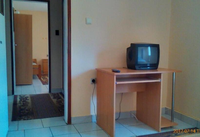 غرفة قياسية رباعية مطلة على الحديقة, Famili Hotel Barba Yani