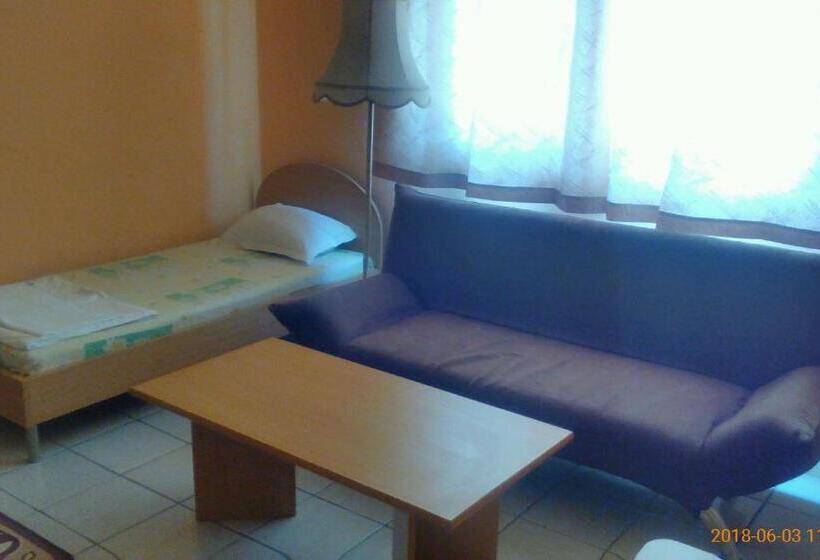 غرفة عائلية مطلّة علي البحر, Famili Hotel Barba Yani