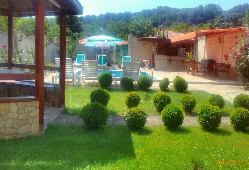 غرفة قياسية رباعية مطلة على البحر, Famili Hotel Barba Yani