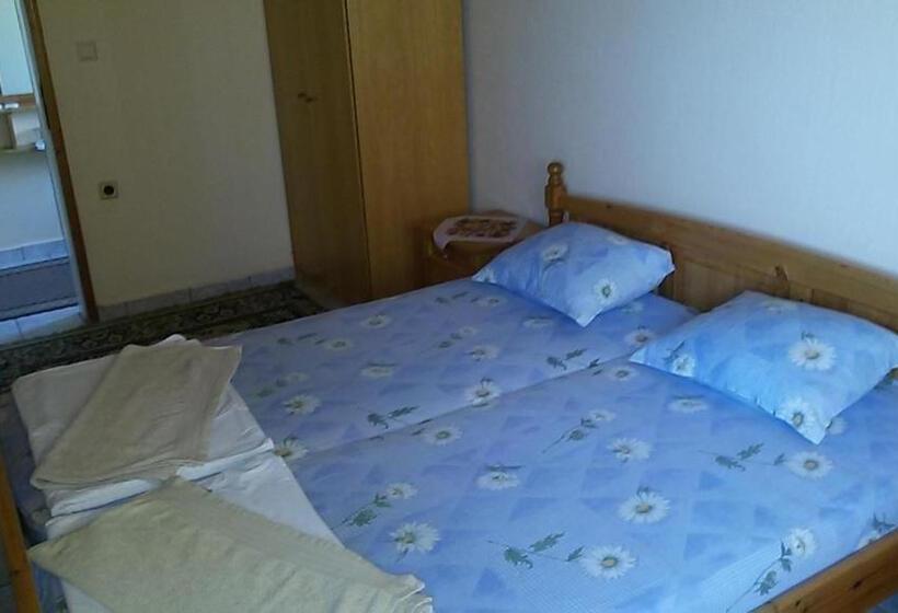 غرفة قياسية رباعية مطلة على البحر, Famili Hotel Barba Yani