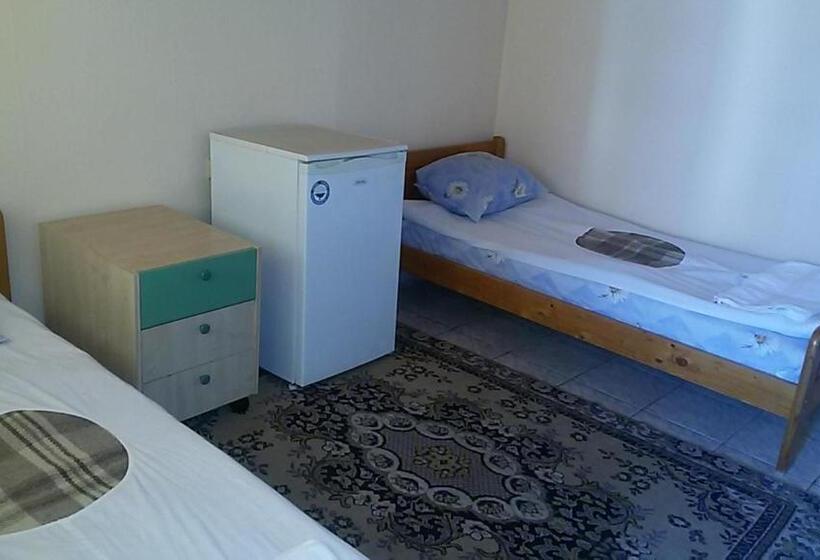 غرفة قياسية رباعية مطلة على البحر, Famili Hotel Barba Yani