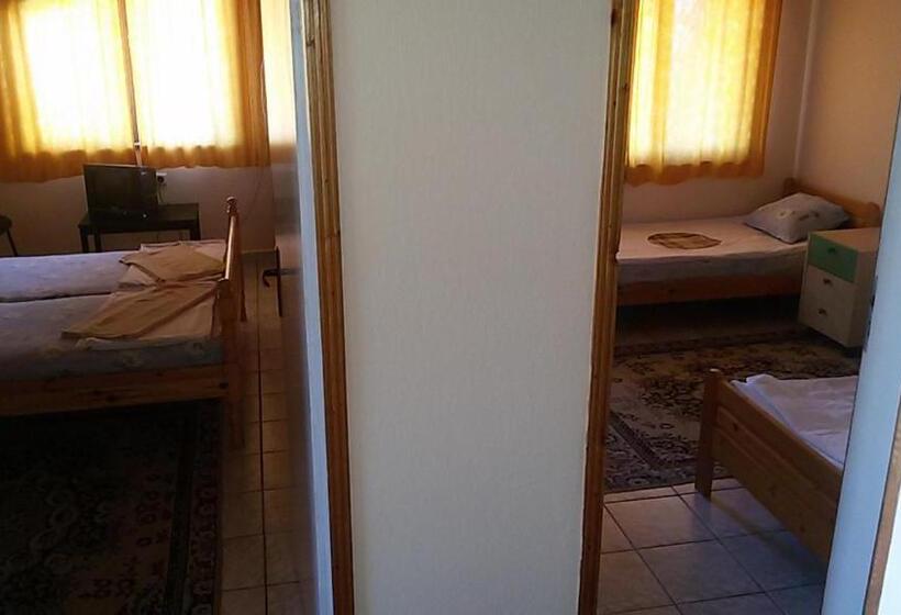 غرفة قياسية رباعية مطلة على البحر, Famili Hotel Barba Yani