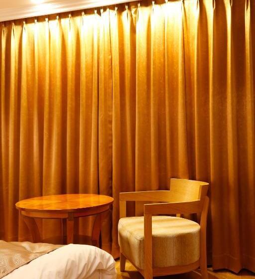 Quarto Estandar, Anmyeondo Plaza