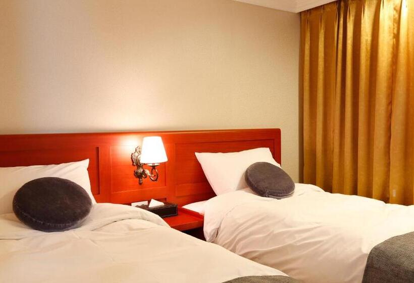 Quarto Estandar, Anmyeondo Plaza