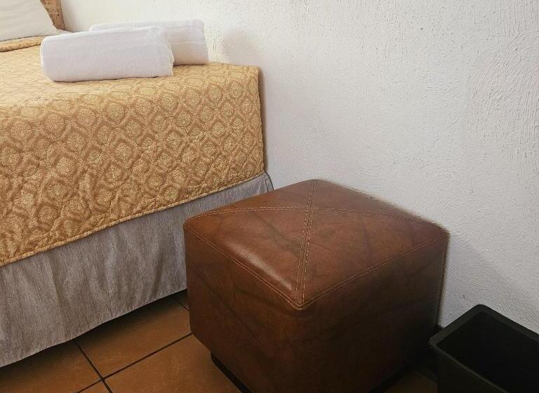 اتاق استاندارد, Cermeño S House