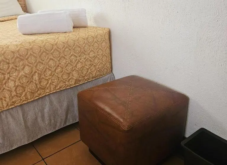 اتاق استاندارد, Cermeño S House