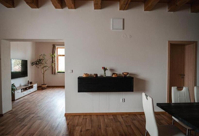 ファミリールーム, Farma Tasov