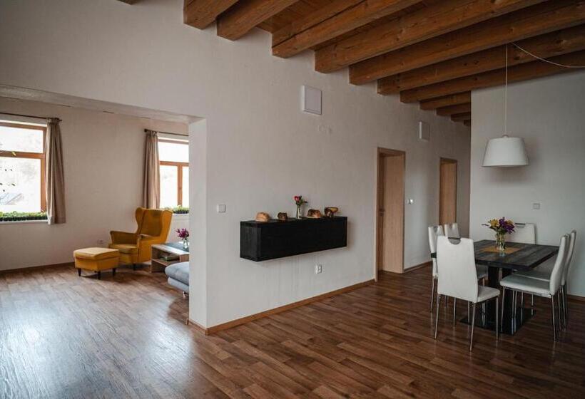 ファミリールーム, Farma Tasov