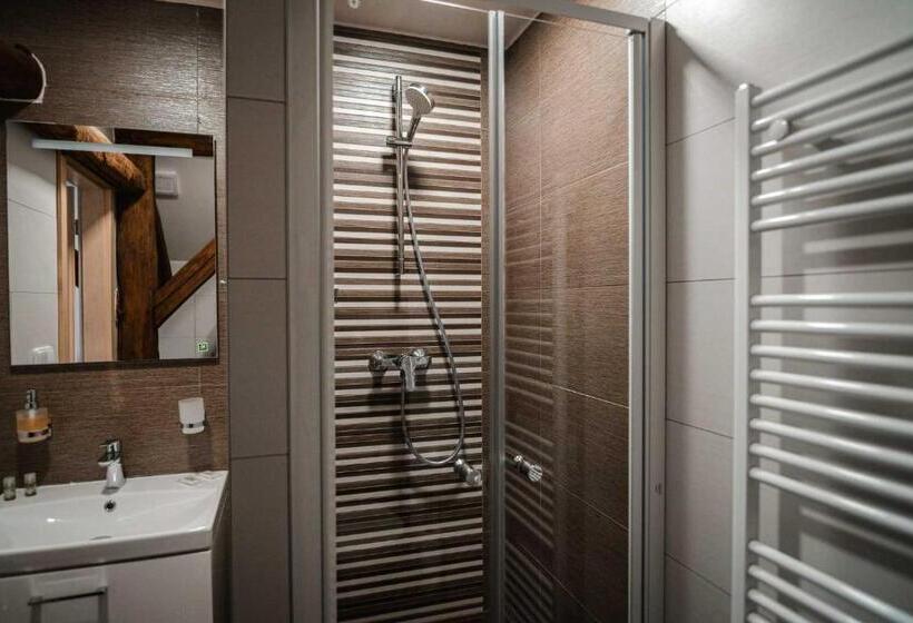 デラックスルーム, Farma Tasov