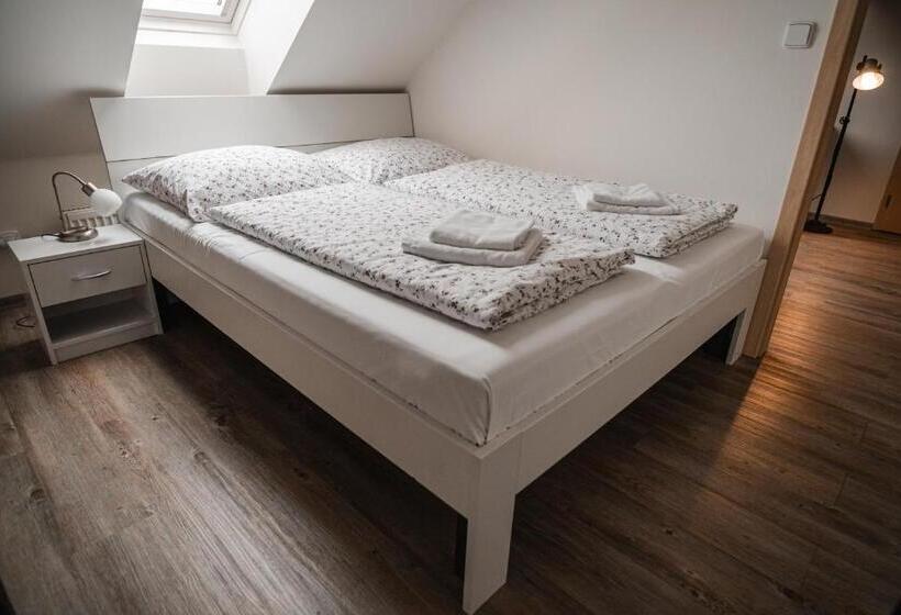 スイート, Farma Tasov