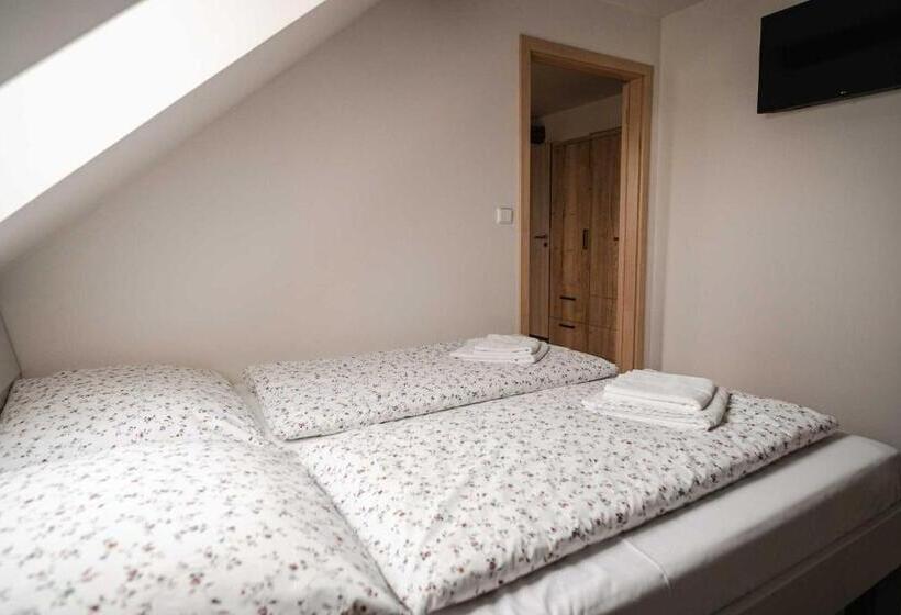 スイート, Farma Tasov