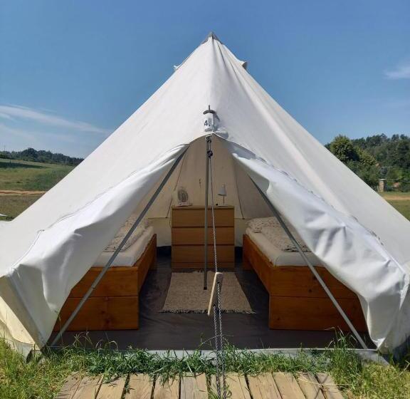 Standard Tent, Farma Tasov