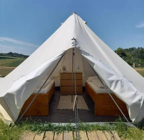 Standard Tent, Farma Tasov