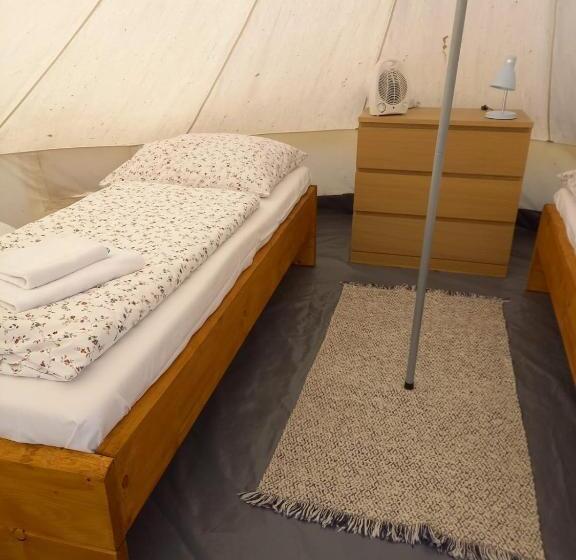Standard Tent, Farma Tasov