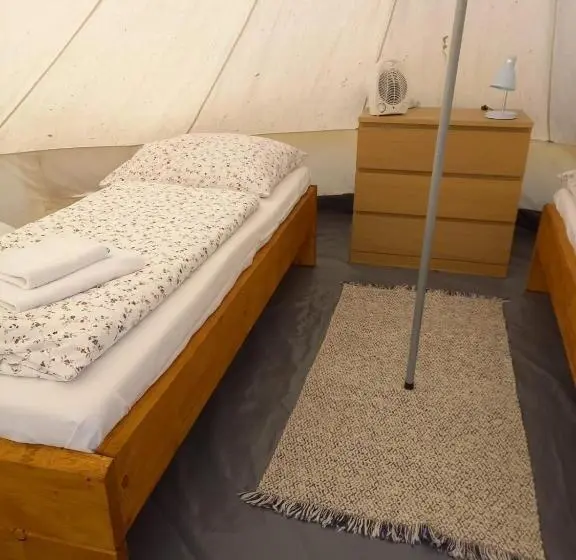 Standard Tent, Farma Tasov
