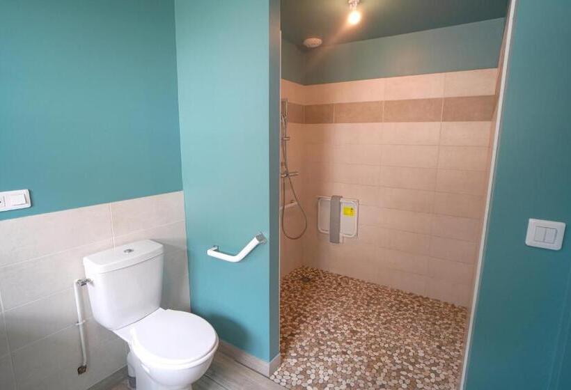 Номер Стандарт Кровать Кинг Адаптированный для Инвалидов, Hôtel De La Croix Blanche