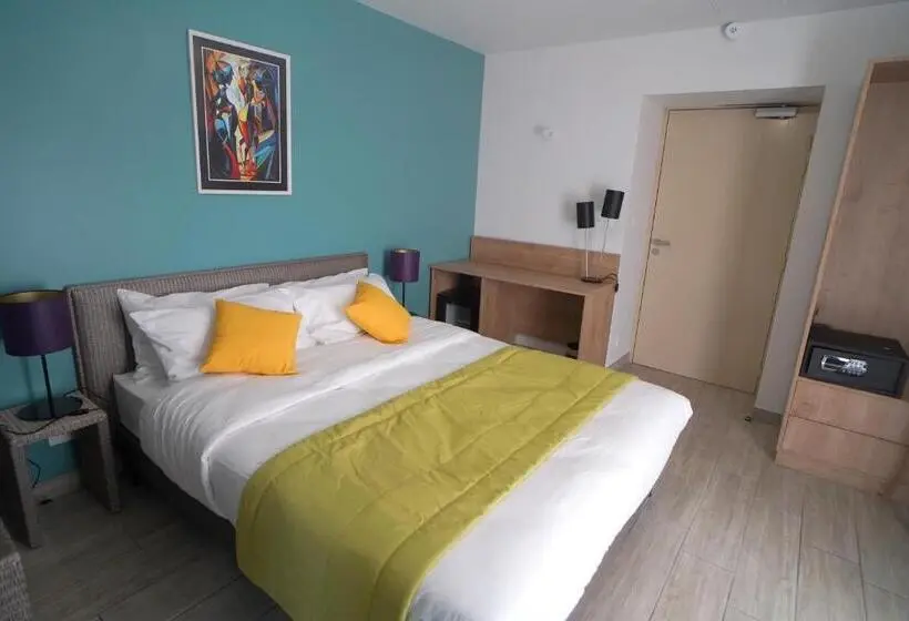 身障者適用キングサイズベッドルーム, Hôtel De La Croix Blanche