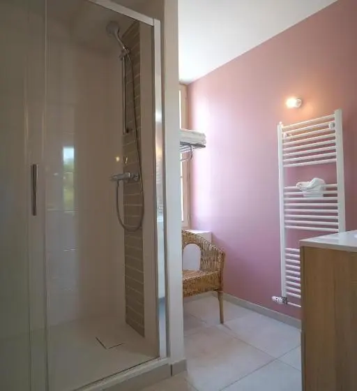 キングサイズベッドのスタンダードルーム, Hôtel De La Croix Blanche
