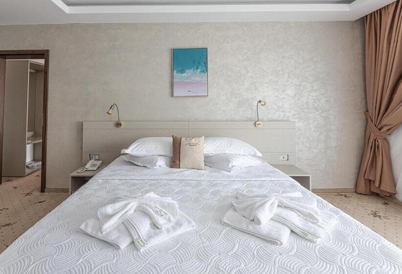 جناح, Popasul Pescarilor Fishing Village