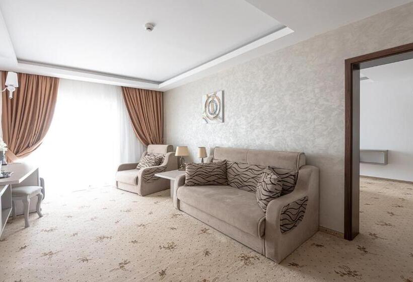 جناح, Popasul Pescarilor Fishing Village