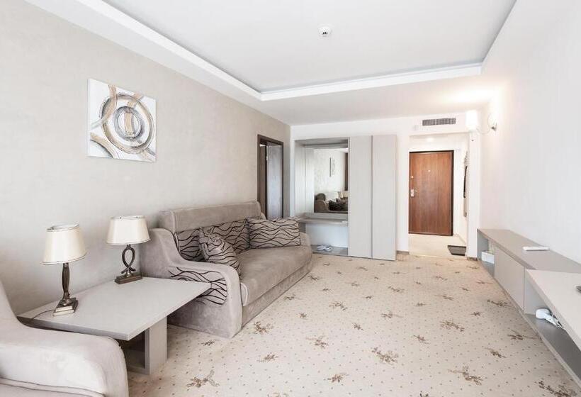 جناح, Popasul Pescarilor Fishing Village