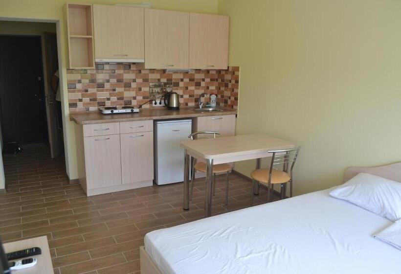 شقة غرفة واحدة, Promenad