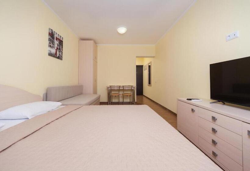 شقة غرفة واحدة, Promenad