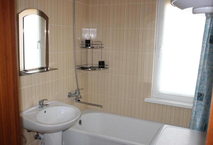 شاليه غرفة نوم واحدة, Promenad