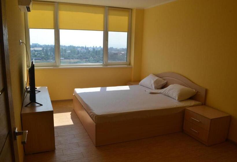 جناح مطلّ علي البحر, Promenad