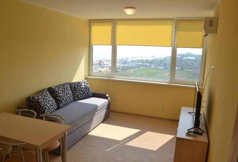 جناح مطلّ علي البحر, Promenad