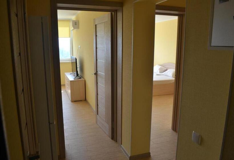 جناح مطلّ علي البحر, Promenad