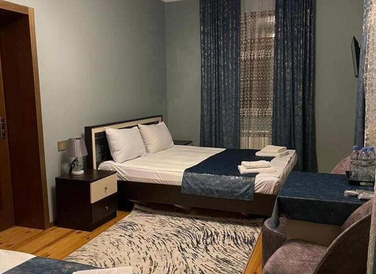 Economy Triple Room, Sheki̇_vi̇lla_buti̇k