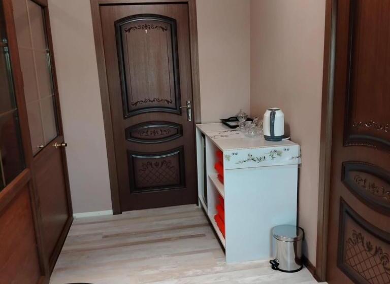 اتاق خانوادگی با چشمانداز کوه, Sheki̇_vi̇lla_buti̇k