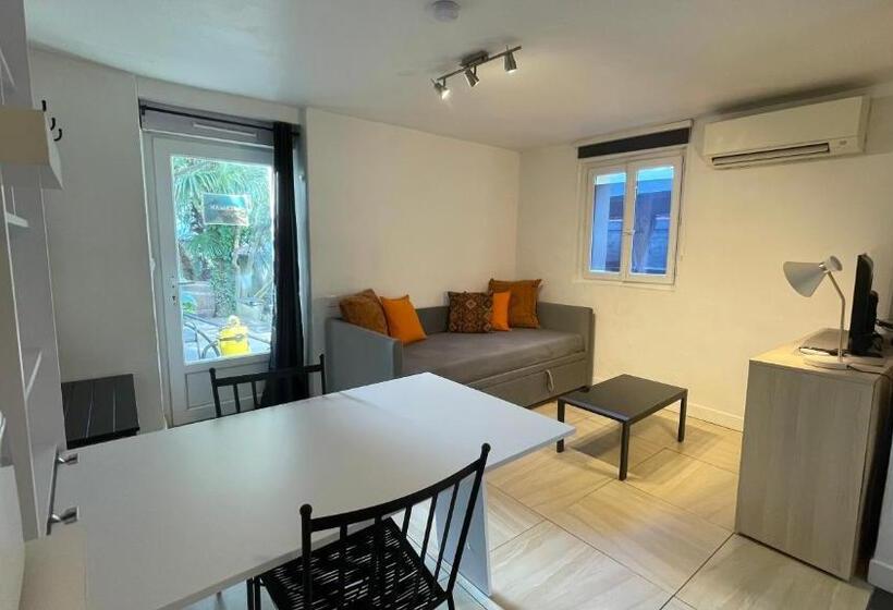 Studio Standard, Le Doolie S Hostel B&b