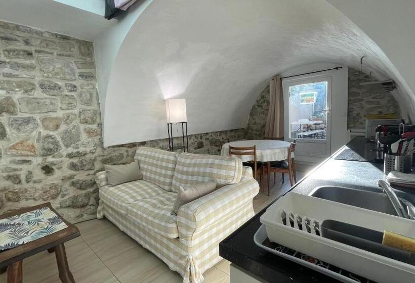 Apartament 2 Dormitoare, Le Doolie S Hostel B&b