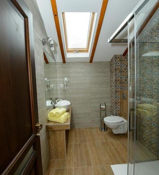 غرفة قياسية مطلة على الجبل, Casa Bucatarului