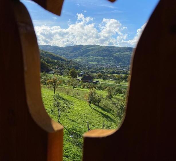 غرفة قياسية مطلة على الجبل, Casa Bucatarului