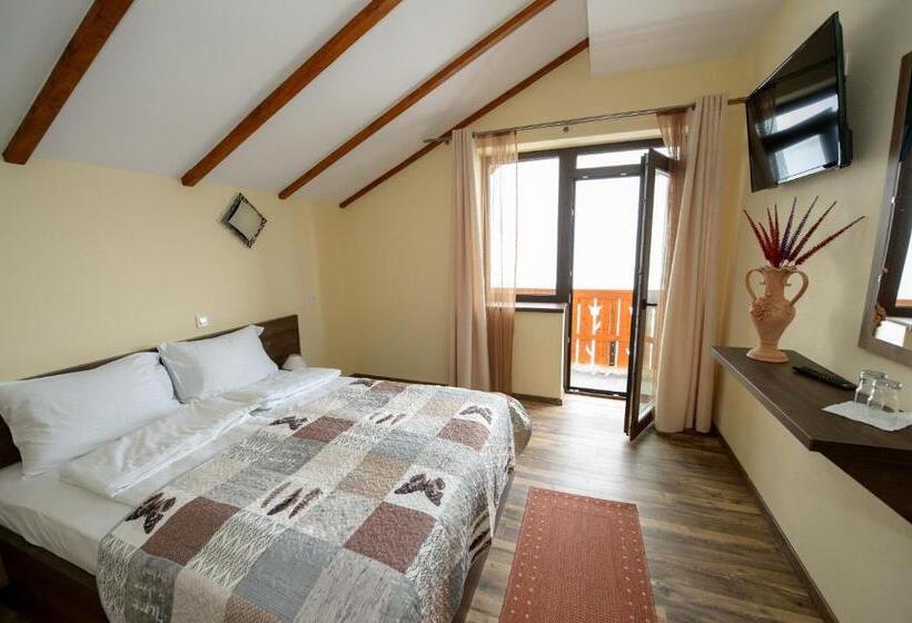 غرفة قياسية مطلة على الجبل, Casa Bucatarului