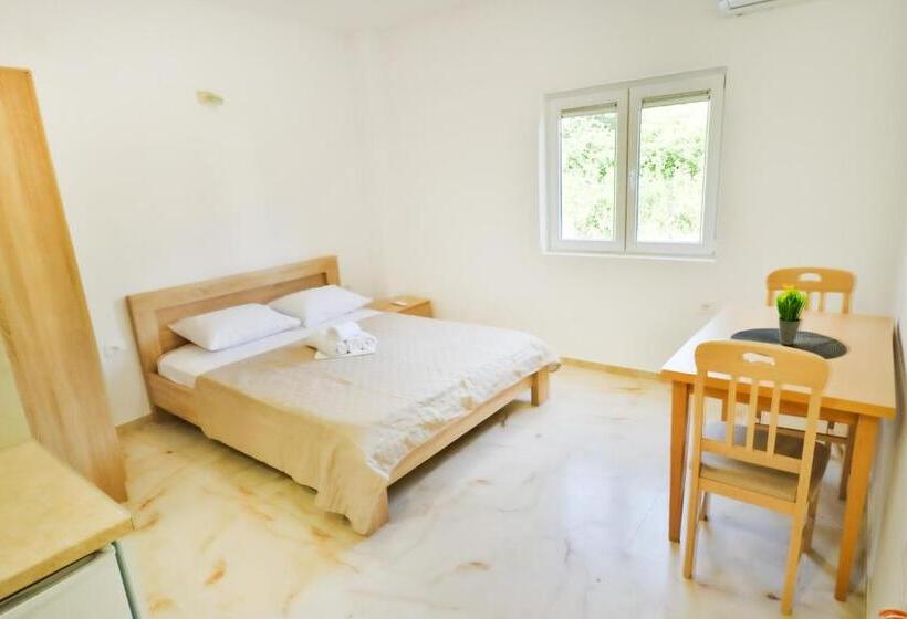 استودیوی لوکس, Mira Sea View