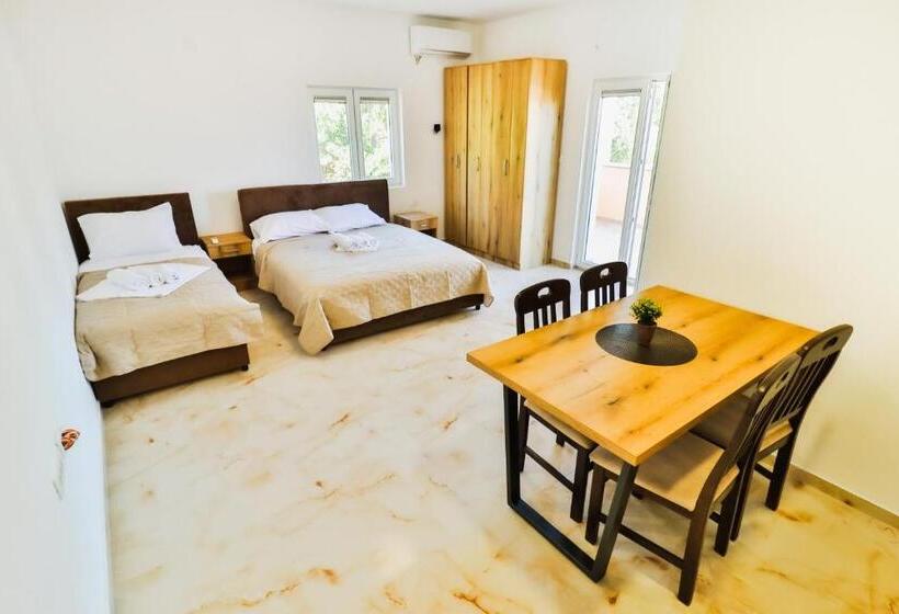 استودیوی استاندارد, Mira Sea View