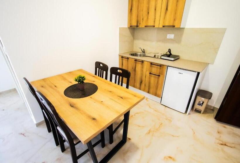 استودیوی استاندارد, Mira Sea View