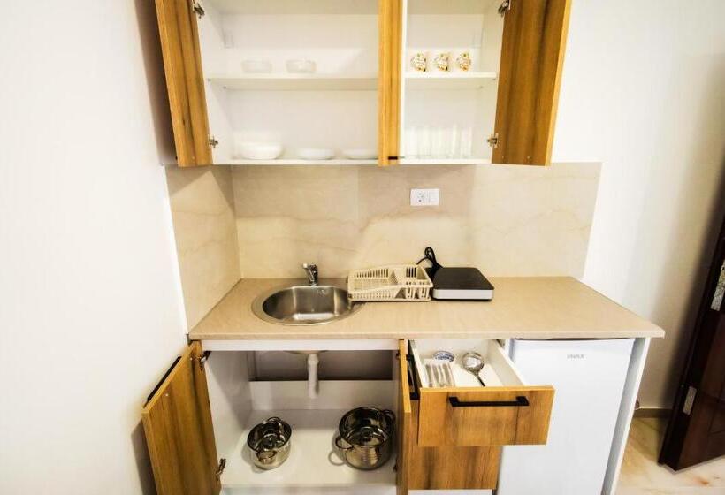 استودیوی استاندارد, Mira Sea View