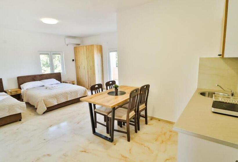 استودیوی استاندارد, Mira Sea View