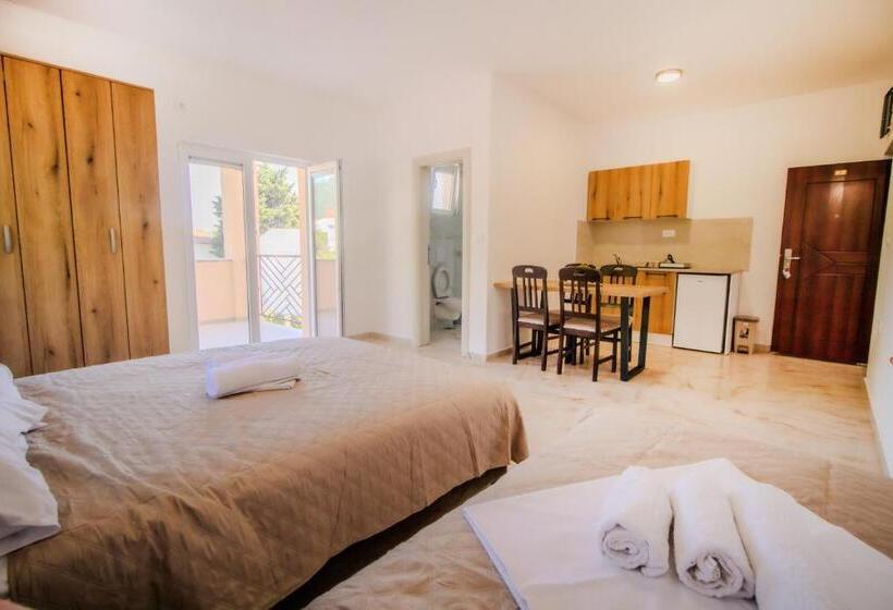 استودیوی استاندارد, Mira Sea View