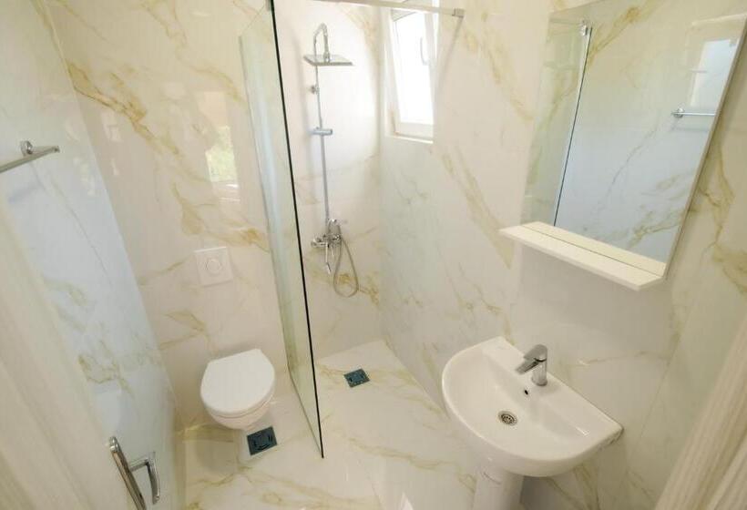 Deluxe Suite King Bed, Mira Sea View